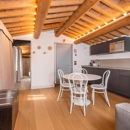 Cathedral Apartment *